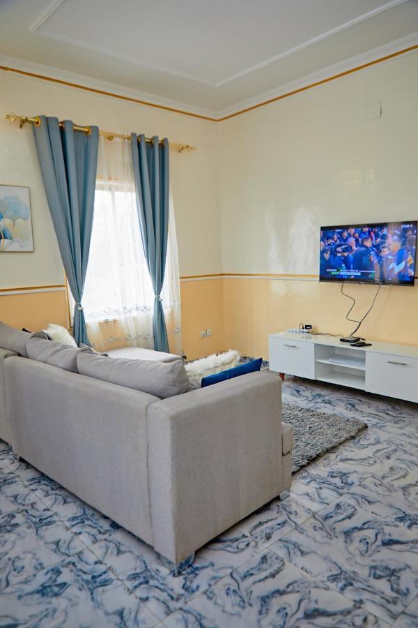 Appartement Avec Vue Panoramique Two Or Three Rooms Yaounde Exterior photo