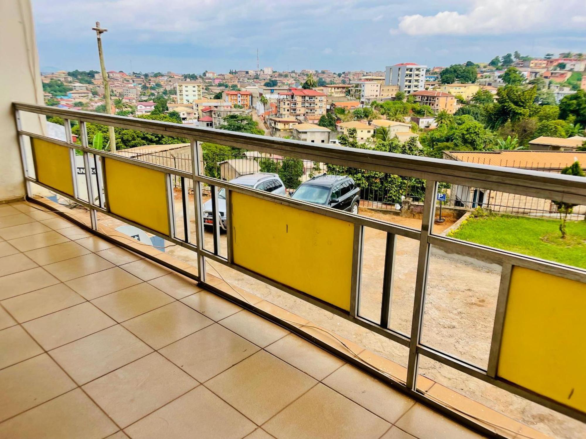 Appartement Avec Vue Panoramique Two Or Three Rooms Yaounde Exterior photo