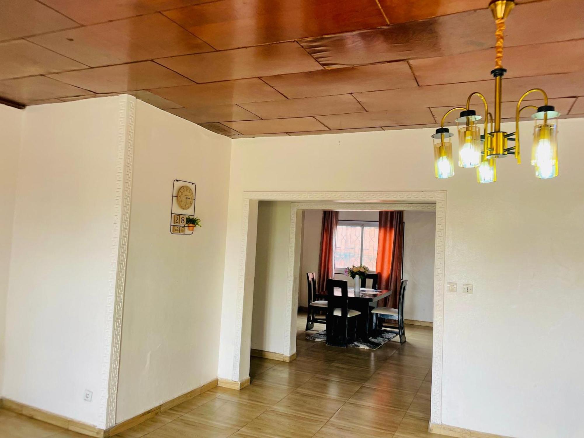 Appartement Avec Vue Panoramique Two Or Three Rooms Yaounde Exterior photo