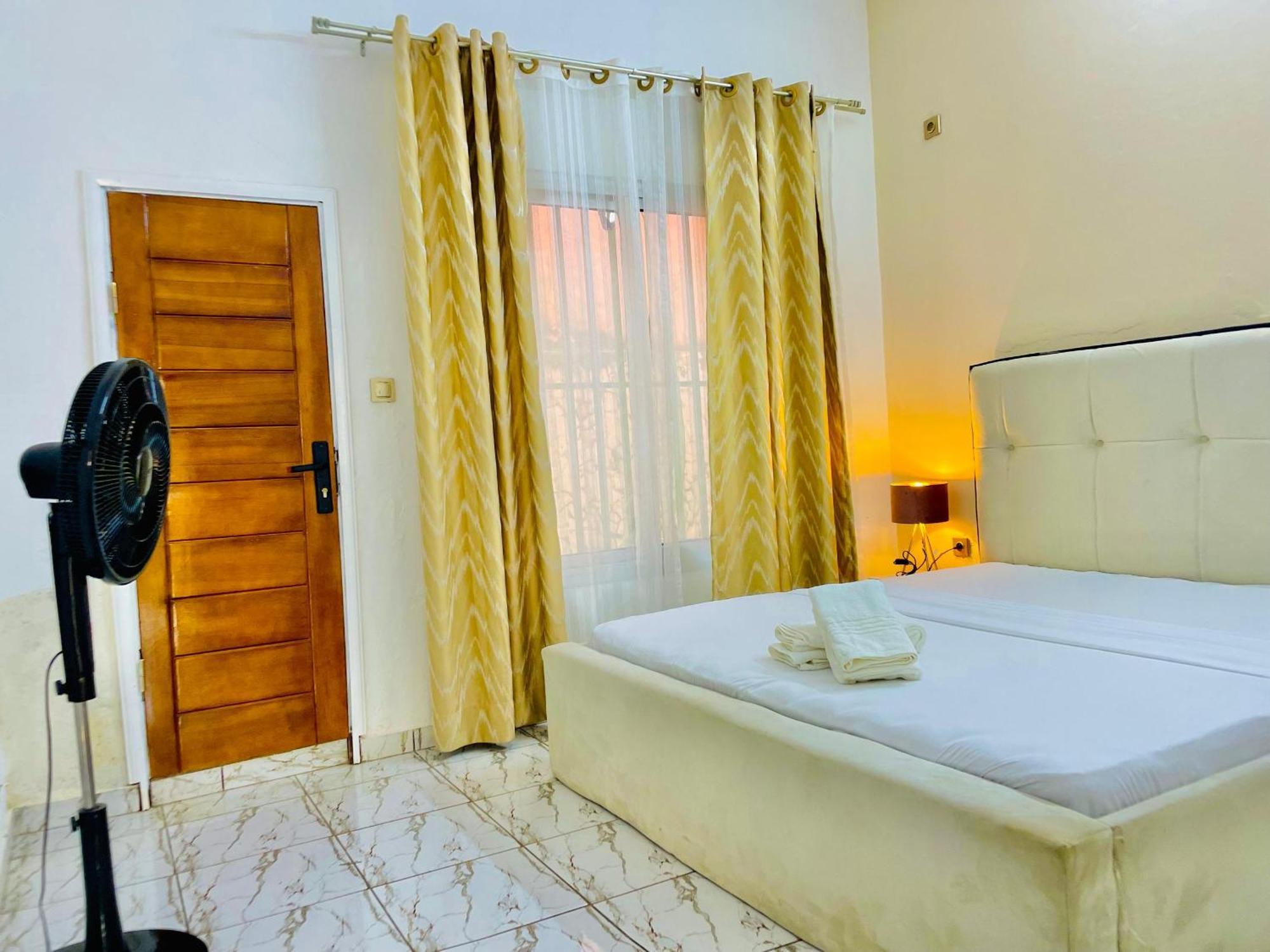 Appartement Avec Vue Panoramique Two Or Three Rooms Yaounde Exterior photo