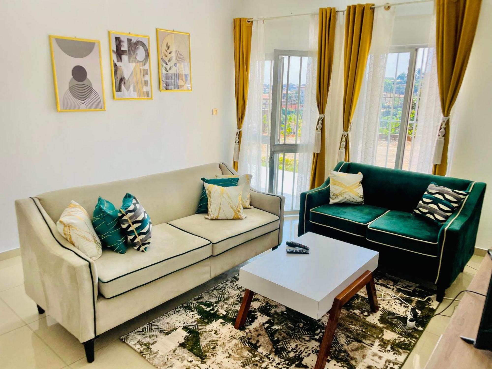 Appartement Avec Vue Panoramique Two Or Three Rooms Yaounde Exterior photo