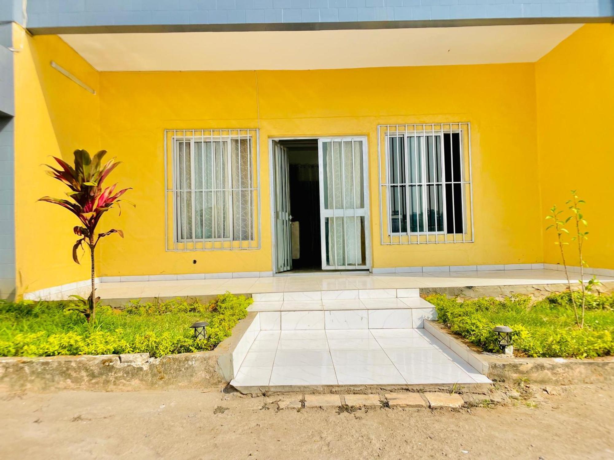 Appartement Avec Vue Panoramique Two Or Three Rooms Yaounde Exterior photo